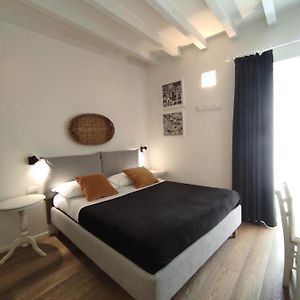 Camera grande con letto king size